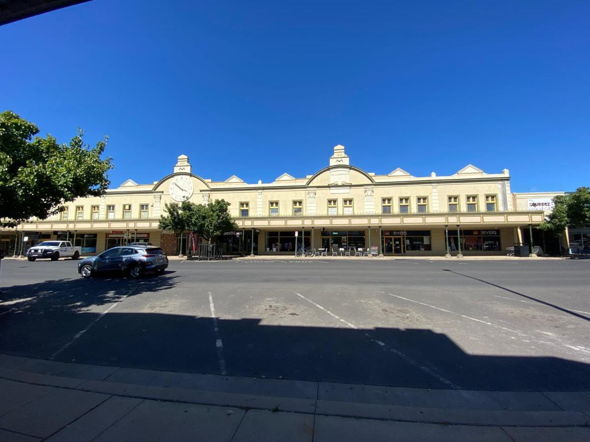 Central Motel Маджи Экстерьер фото